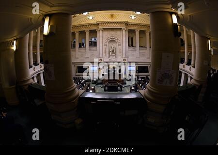 Abbildung Bild zeigt eine Plenarsitzung der Kammer im Bundestag in Brüssel, Dienstag, 15. Dezember 2020. BELGA FOTO ERIC LALMAND Stockfoto