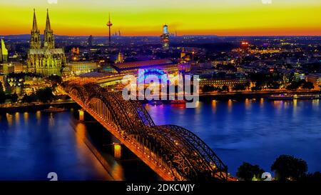 Köln Deutschland Europa der Dom in der Nacht Stockfoto