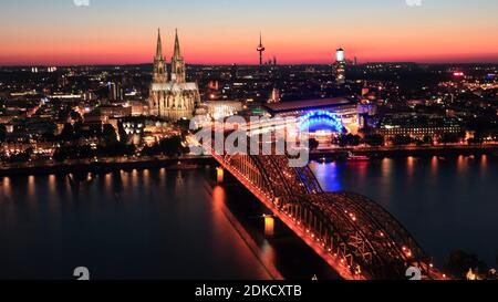 Köln Deutschland Europa der Dom in der Nacht Stockfoto