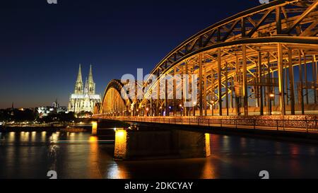 Köln Deutschland Europa der Dom in der Nacht Stockfoto