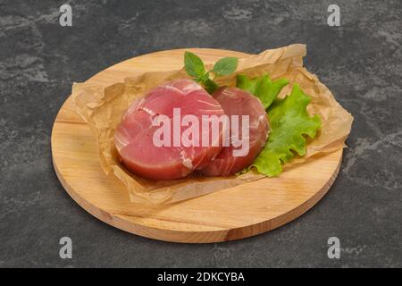 Rohen Thunfisch runde Steak bereit für Grill Stockfoto