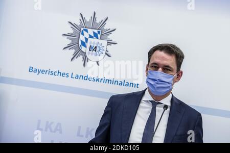 München, Bayern, Deutschland. Dezember 2020. GEORG EISENREICH, Justizminister von Bayern. Neben dem PrÃ¤-Präsidenten des Bayerischen Landeskriminalamts Harald Pickert und dem Generalstaatsanwalt in MÃ¼nchen veröffentlichten Reinhard RÃ¶ttle, der bayerische Innenminister Joachim Herrmann und Justizminister George Eisenreich den Bericht "Gemeinsames Lagebild Justiz/Polizei organisierte KriminalitÃ¤t 2019". Hervorgehoben wurden die Kriminalität in den deutschen Grenzgebieten sowie der Einsatz von Sprengstoffen zur Öffnung EINES Stockfoto