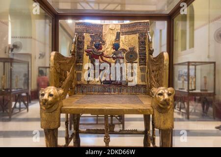 Pharaoh's Chair im Museum of Egyptian Antiquities in Kairo, allgemein bekannt als das Ägyptische Museum oder Museum of Cairo, in Kairo Stockfoto