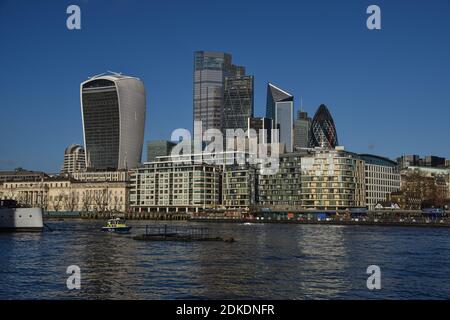 London, Großbritannien. Dezember 2020. Blick auf die Skyline der City of London.die Hauptstadt wird in Tier 3 umziehen, die höchste Stufe von Beschränkungen, da Coronavirus-Fälle steigen. Kredit: SOPA Images Limited/Alamy Live Nachrichten Stockfoto