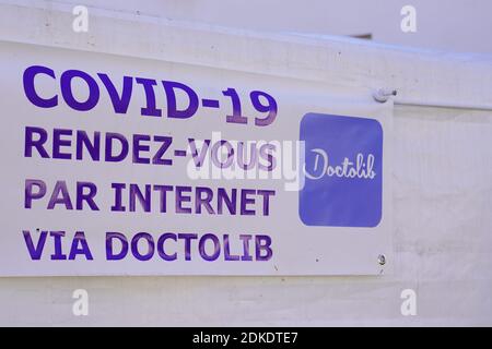 Bordeaux , Aquitaine Frankreich - 11 21 2020 : Doctolib Zeichen Logo und Text, um einen Online-Termin für covid Test Krankheit zu vereinbaren Stockfoto