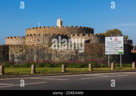 England, Kent, Deal, Deal Castle und Road Sign Stockfoto