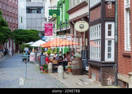 Historische Stadthäuser in der Deichstraße auf der Nikolaifleet, Hamburg, Deutschland, Europa Stockfoto