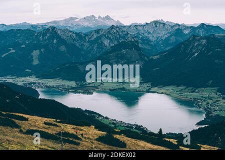 Österreich, Oberösterreich, Salzkammergut, Wolfgangsee, Blick vom Schafberg zum See und St. Wolfgang, Dachstein Stockfoto