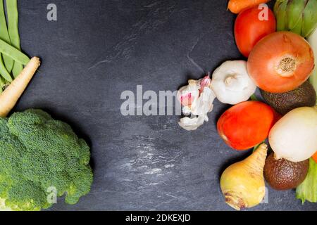 Stillleben von sortierten Gemüse von oben gesehen. Platz kopieren Stockfoto