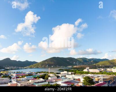 Panoramasicht auf die karibische Insel St.Maarten. Die Insel der Niederländer Sint Maaarten. Stockfoto