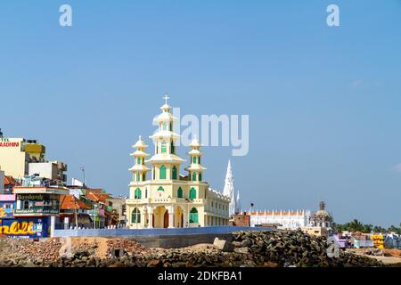 Kanyakumari, Indien - 20 Jan 2012: St. Rochus Kirche und Our Lady of Ransom Kirche am Meer in der Kanyakumari am südlichsten Punkt von Indien, fo Stockfoto