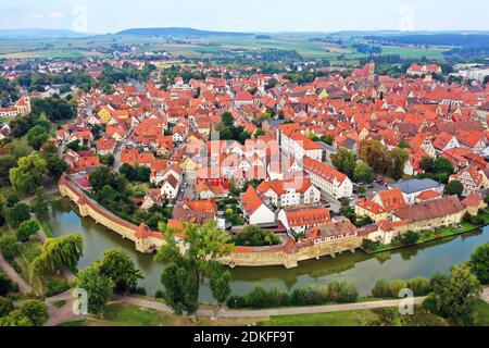 Luftaufnahme von Weißenburg bei gutem Wetter Stockfoto