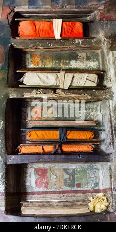 Der Teil der alten tibetisch-buddhistischen Bibliothek. Himalaya, Ladakh, Nordindien. Stockfoto