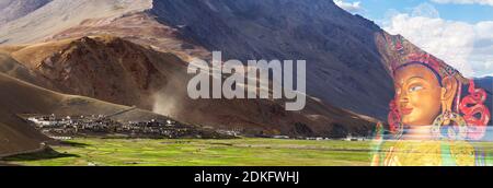 Das Doppelbelichtungs-Panorama des Korzok-Klosters und des Dorfes mit Buddha Maitreya-Gesicht vom Namgyal-Tsemo-Kloster, Leh, Laddakh, Jammu und Kashm Stockfoto