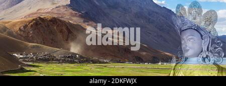 Das Doppelbelichtungs-Panorama des Klosters Korzok und des Dorfes Am Tso Moriri See mit Buddha Maitreya Statue Kopf Vom Kloster Namgyal Tsemo Stockfoto