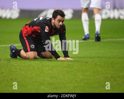 15. Dezember 2020, Hessen, Frankfurt/Main: Fußball: Bundesliga, Eintracht Frankfurt - Borussia Mönchengladbach, Matchday 12 im Deutsche Bank Park. Der Frankfurter Amin Younes ist nach einer Chance ausgefallen. Foto: Arne Dedert/dpa - WICHTIGER HINWEIS: Gemäß den Bestimmungen der DFL Deutsche Fußball Liga und/oder des DFB Deutscher Fußball-Bund ist es untersagt, im Stadion und/oder vom Spiel aufgenommene Fotos in Form von Sequenzbildern und/oder videoähnlichen Fotoserien zu verwenden oder zu verwenden. Stockfoto