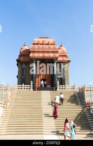 Vavathurai, Kanyakumari, Indien - 20. Januar 2012: Swami Vivekananda Rock Memorial - ein berühmtes Touristendenkmal an einem sonnigen Tag in Vavathurai, Kanyakuma Stockfoto