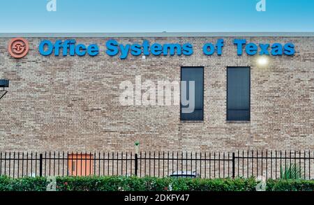 Houston, Texas USA 11-20-2020: Office Systems of Texas Building exterior in Houston. Autorisierter Händler für Fotokopierer und Faxgeräte. Stockfoto