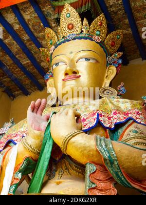 Riesige Maitreya Buddha Statue in Namgyal Tsemo Gompa in Leh (Ladakh, Jammu und Kaschmir, Nordindien) Stockfoto