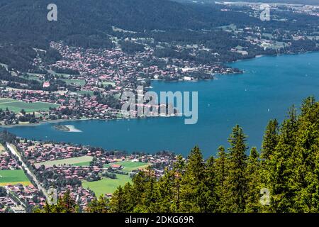 Blick von Wallberg, 1722 m, auf Rottach-Egern und Tegernsee, Bayerische Alpen, Bayern, Deutschland, Europa Stockfoto