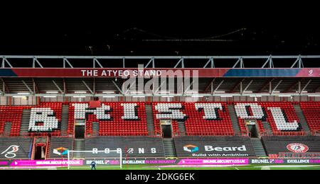 Bristol, Großbritannien. Dezember 2020. Ein allgemeiner Blick auf das Ashton Gate Stadium mit Brunels Clifton Suspension Bridge in der Ferne. EFL Skybet Championship match, Bristol City gegen Millwall im Ashton Gate Stadium in Bristol, Avon am Dienstag, 15. Dezember 2020. Dieses Bild darf nur für redaktionelle Zwecke verwendet werden. Nur redaktionelle Verwendung, Lizenz für kommerzielle Nutzung erforderlich. Keine Verwendung in Wetten, Spiele oder ein einzelner Club / Liga / Spieler Publikationen. PIC von Lewis Mitchell / Andrew Orchard Sport Fotografie / Alamy Live News Kredit: Andrew Orchard Sport Fotografie / Alamy Live News Stockfoto