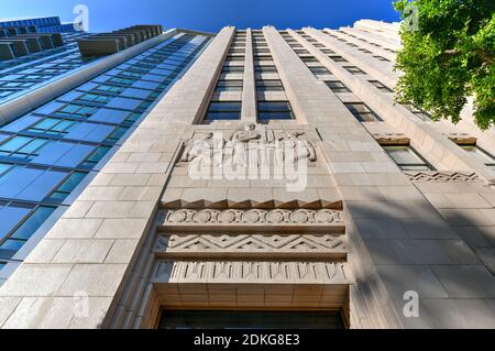 Los Angeles, Kalifornien - 26. August 2020: Das Title Guarantee & Trust Building, ein Art-Deco-Gebäude, das 1931 von den Architekten John und Donald Park erbaut wurde Stockfoto