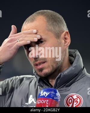 Berlin, Deutschland. Dezember 2020. Fußball: Bundesliga, Hertha BSC - FSV Mainz 05, Matchday 12 im Olympiastadion. Cheftrainer Jan-Moritz Lichter aus Mainz im Interview vor dem Spielbeginn. Quelle: Soeren Sache/dpa-Zentralbild/ZB - WICHTIGER HINWEIS: Gemäß den Bestimmungen der DFL Deutsche Fußball Liga und/oder des DFB Deutscher Fußball-Bund ist es untersagt, im Stadion und/oder des Spiels aufgenommene Fotos in Form von Sequenzbildern und/oder videoähnlichen Fotoserien zu verwenden oder zu verwenden./dpa/Alamy Live News Stockfoto