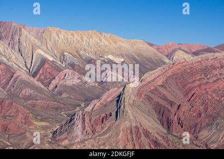 Serranía de Hornocal - Kalksteingebirge, 25 Kilometer von der Stadt Humahuaca in der argentinischen Provinz Jujuy, Südamerika Stockfoto