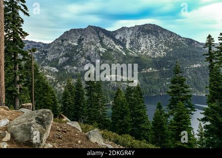 Blick auf Emerald Bay vom Inspiration Point entlang Lake Tahoe, Kalifornien Stockfoto