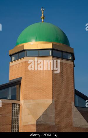 Lincolns muslimische Moschee, Aufruf zum Gebet, Richtung Mekka, Kuppeln, Neubau, Gebete am Freitag Mittag, Qubba-Kuppel, Prophet Muhammad, Gebete, islamisches Leben. Stockfoto