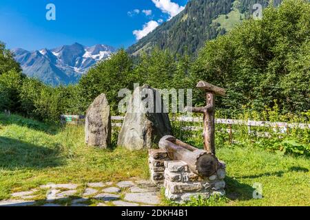 Wasserbrunnen, großes Wiesbachhorn Aussichtspunkt, hinten Fuschertörl, Großglockner Hochalpenstraße, Nationalpark hohe Tauern, Salzburger Land, Kärnten, Österreich, Europa Stockfoto