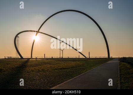 HERTEN, 27. NOVEMBER 2020: Hoheward-Spitze, Wahrzeichen der Metropole Ruhr gegen Himmel am 27. November 2020 in Herten Stockfoto