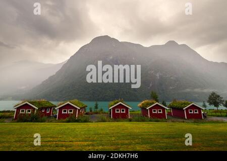 Rorbuer, Hütten, Camping, Berge, See, Fjord, Oldevatnet, Norwegen, Europa Stockfoto