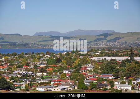 Stadt und Lake Rotorua Blick vom Skyline Skyrides Gondelstation, Rotorua, Bucht von viel Region, Nordinsel, Neuseeland Stockfoto