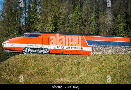 Belfort, Frankreich - 06. April 2020. Orange Zug TGV 001 Gasturbine-elektrische Lokomotive Belfort aux sthommes Stockfoto