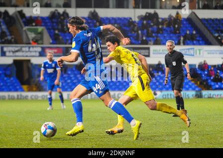 Ipswich, Suffolk, Großbritannien. Dezember 2020. Ipswichs Emyr Huws und Burtons Joe Powell während des Sky Bet League 1 Spiels zwischen Ipswich Town und Burton Albion in Portman Road, Ipswich am Dienstag, den 15. Dezember 2020. (Kredit: Ben Pooley - MI News) Kredit: MI Nachrichten & Sport /Alamy Live Nachrichten Stockfoto