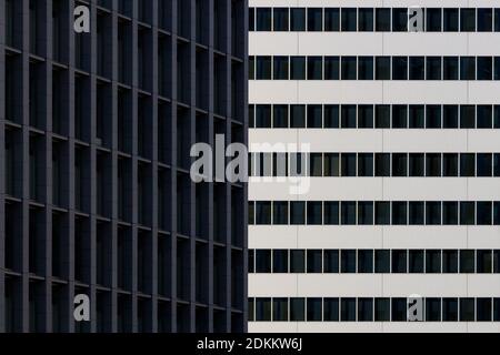Abstraktes Bild moderner Bürogebäude in Osaki, Tokio, Japan. Stockfoto