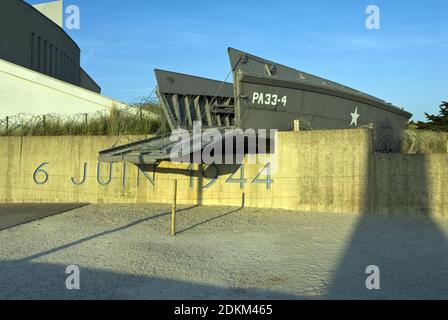 Ein Landungsschiff, das während der alliierten Invasion der Normandie am 6. Juni 1944 im Utah Beach Museum, Frankreich, benutzt wurde. Stockfoto