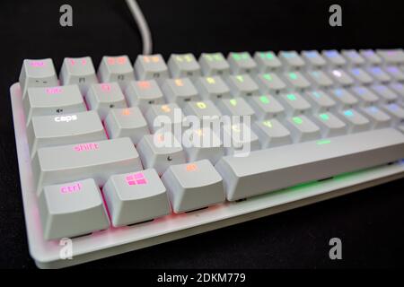 19. September 2020-Bukarest, Rumänien. Das Keyboard Razer Huntsman Mini als Mini-Keyboard für Gamer Stockfoto