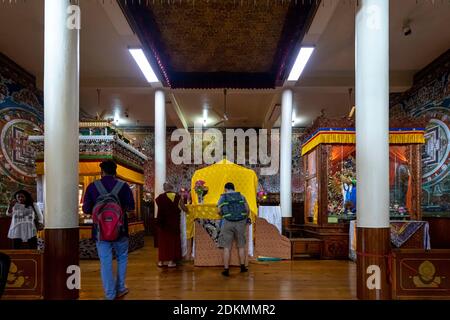 Blick auf Touristen im Kloster des Dalai Lama Komplexes. Stockfoto