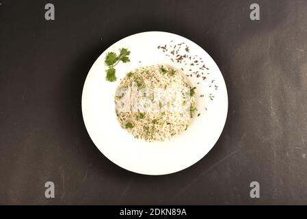 Jeera Rice oder Zeera Rice ist ein indisches und pakistanisches Gericht, das aus Reis und Kreuzkümmel besteht. Es ist ein beliebtes Gericht in Nordindien und Pakistan Stockfoto