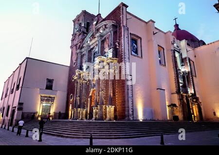 Kathedrale St. Philip Neri in der Abenddämmerung, Santiago de Queretaro, Queretaro, Mexiko Stockfoto