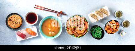 Japanisches Essen Panorama. Verschiedene Gerichte aus Japan, oben flach lag Schuss Stockfoto