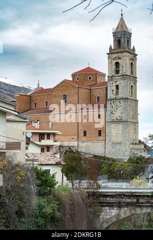 Kirche San Falco und Sant'Antonino Martyre in Palena. Abruzzen, Italien, Europa Stockfoto