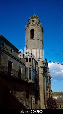 Spanien, Katalonien. Provinz Lleida, Region Urgell, Maldà. Kirche der Heiligen Maria, 18. Jahrhundert neoklassizistischen Stil. Blick auf den Glockenturm. Stockfoto