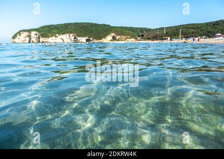 Blick auf den Grund des klaren Meeres bei Cilingoz Strand Stockfoto