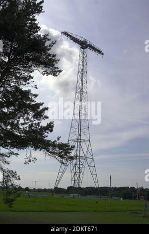 Grimeton Schweden Grimeton Radio Station; Längenwellensender Grimeton; Antennenmasten. Antennenmasten. Sehr lange Sendeantennen Stockfoto