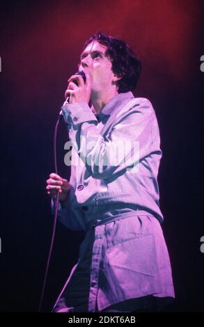 Jarvis Cocker Leadsänger in Pulp beim Glastonbury Festival 1998, Worthy Farm Somerset, England. Stockfoto