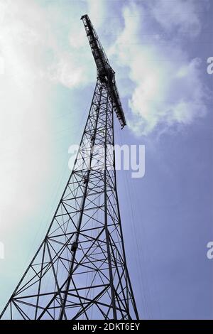 Grimeton Schweden Grimeton Radio Station; Längenwellensender Grimeton; Antennenmasten. Antennenmasten. Sehr lange Sendeantennen Stockfoto