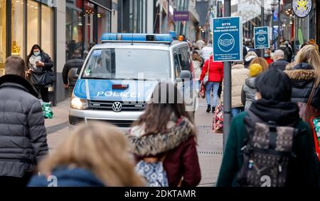 Essen, Ruhr area, North Rhine-Westphalia, Germany - Essen city center in times of corona crisis during the second part lockdown, many passers-by weari Stock Photo